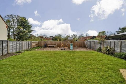 34 Great Barn Crescent, West End, Woking, GU24 9FX