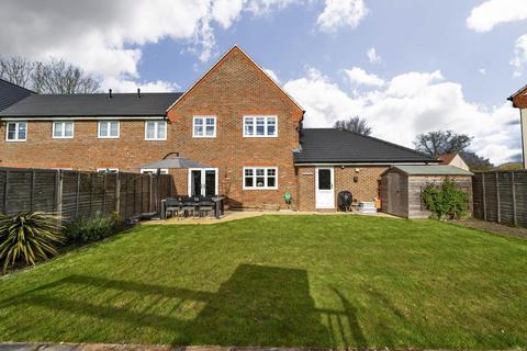 34 Great Barn Crescent, West End, Woking, GU24 9FX