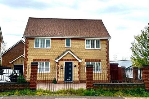 4 bedroom detached house to rent, Grifon Road, Grays, Essex, RM16