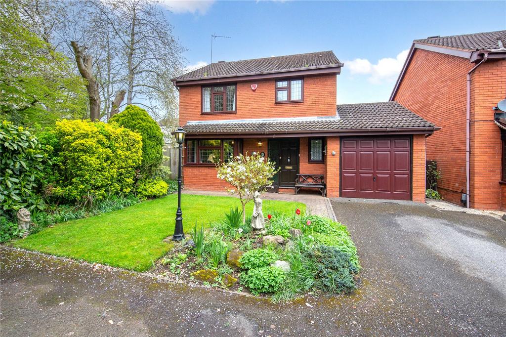 Luton, Bedfordshire LU2 3 bed detached house for sale £425,000