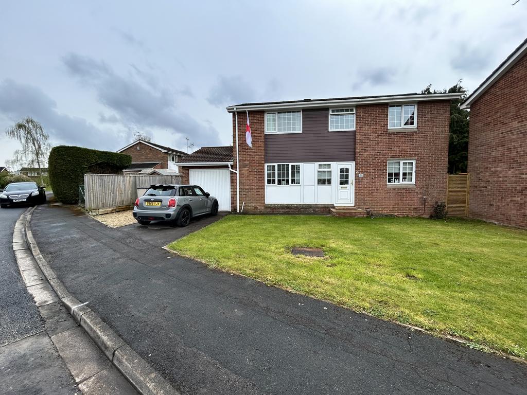 Oakdale Court, Downend BS16 4 bed detached house £1,700 pcm (£392 pw)