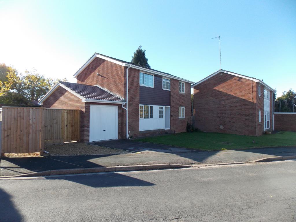 Oakdale Court, Downend BS16 4 bed detached house £1,850 pcm (£427 pw)