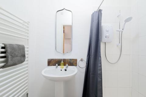 32b Beach Lane, EH21 6LB