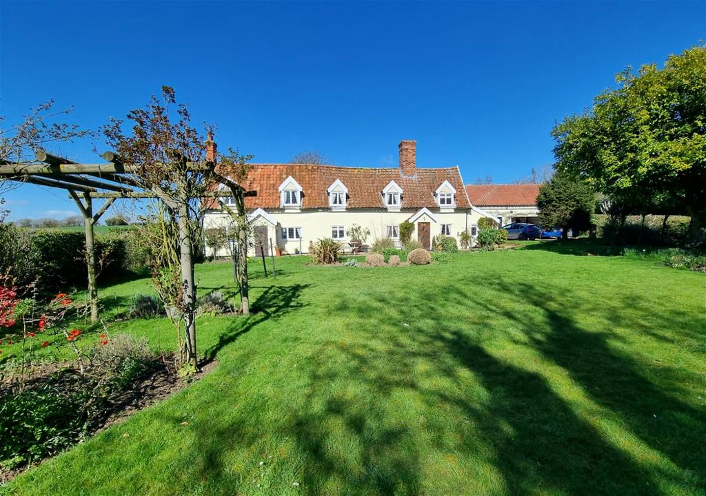California, Nr Wickham Market, Suffolk 6 bed detached house for sale