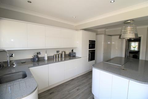 139 Corbets Tey Road, Upminster, RM14 2AX