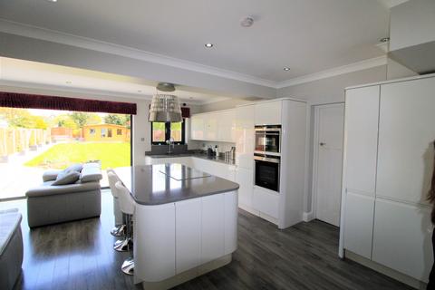 139 Corbets Tey Road, Upminster, RM14 2AX