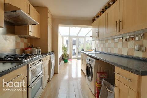 47 Archway, Romford, RM3 7EB