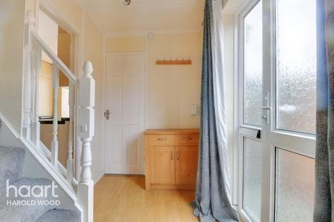 47 Archway, Romford, RM3 7EB
