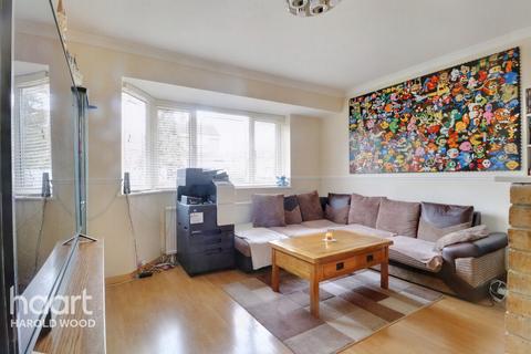 47 Archway, Romford, RM3 7EB