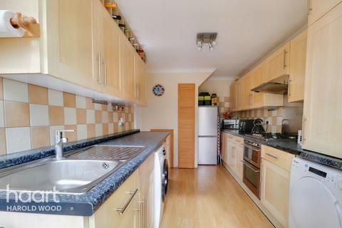 47 Archway, Romford, RM3 7EB