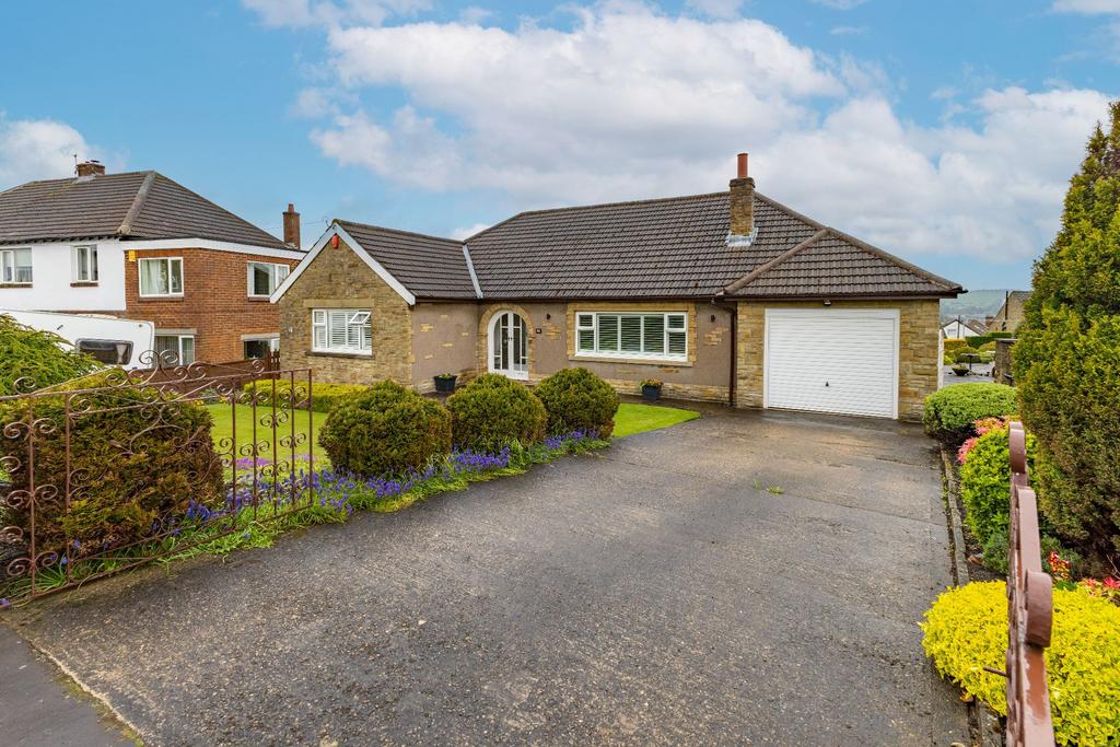 Laverock Lane, Hove Edge, HD6 2NP 3 bed detached bungalow for sale £