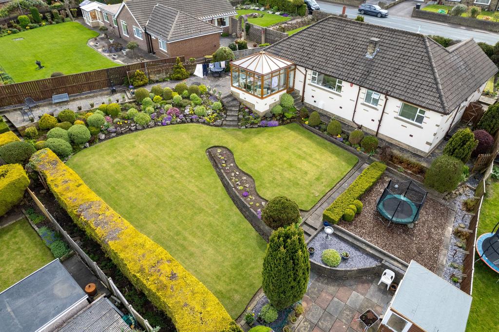 Laverock Lane, Hove Edge, HD6 2NP 3 bed detached bungalow for sale £420,000