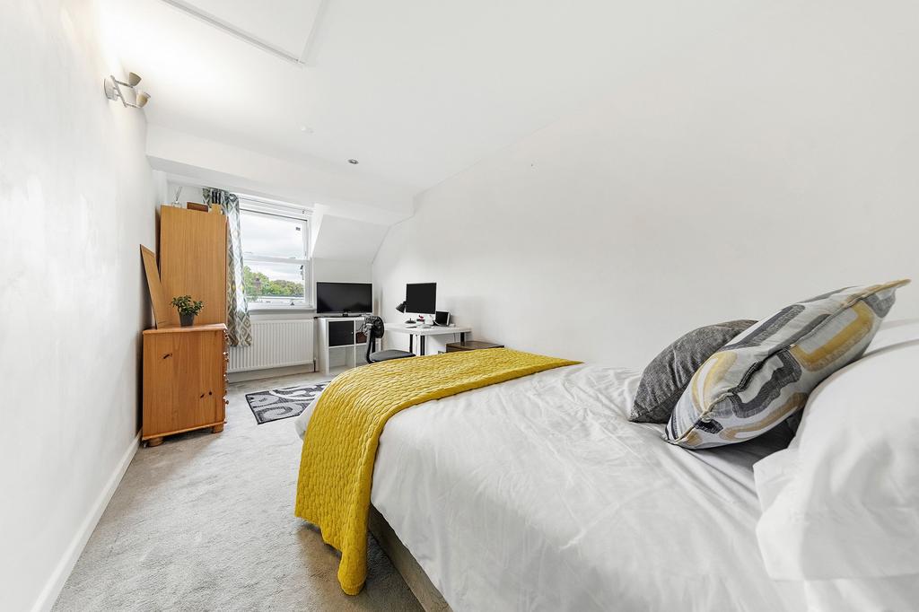 Castlebar Park, London, W5 House share £800 pcm (£185 pw)