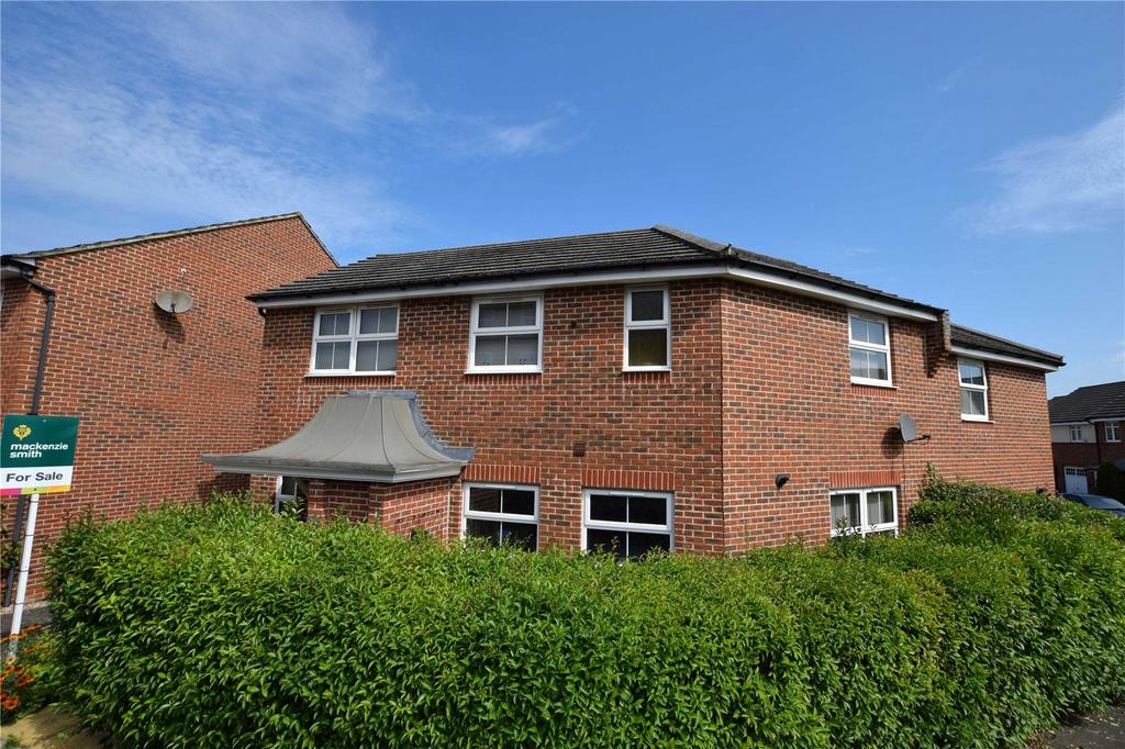 Honington Mews, Farnborough GU14 4 bed semidetached house for sale £