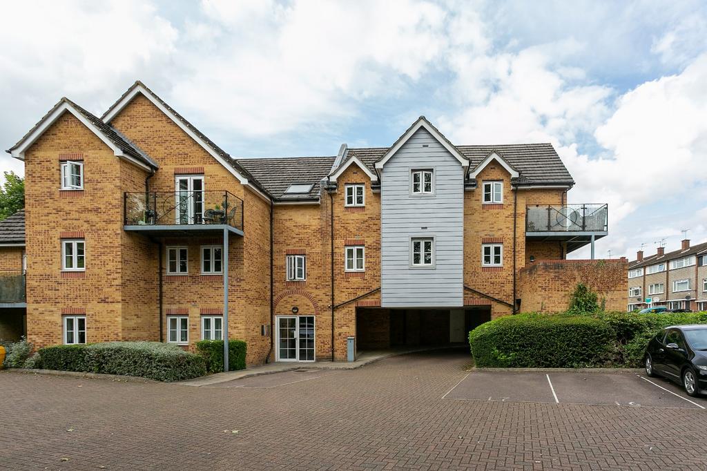 Willow Court, Ebberns Road, Hemel Hempstead, Hertfordshire, HP3 2 bed