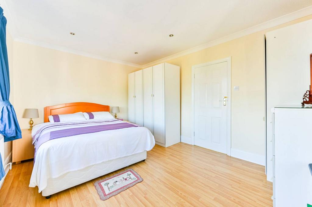 The Mount, Wembley Park, Wembley, HA9 4 bed detached house for sale £