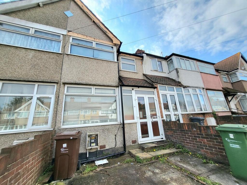 Oval Road North, Dagenham, RM10 3 bed house £1,800 pcm (£415 pw)