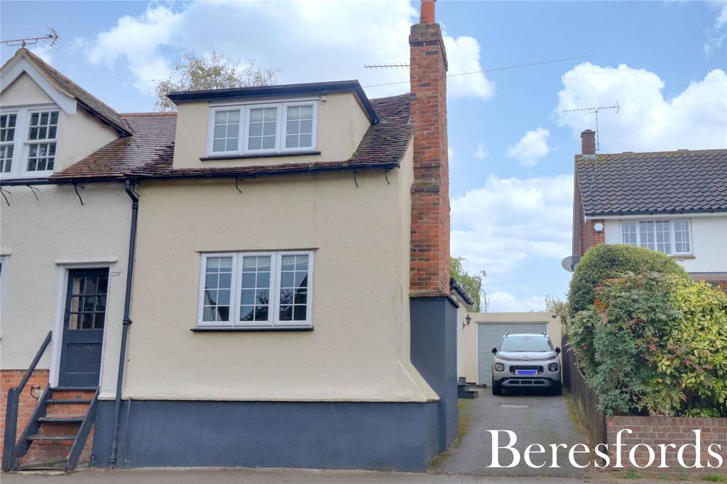 High Street, Ingatestone, CM4 2 bed end of terrace house £400,000