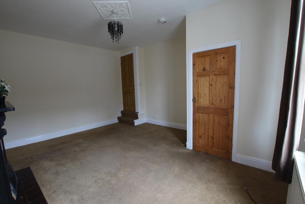 East Park Street, Morley, LS27 2 bed terraced house £145,000