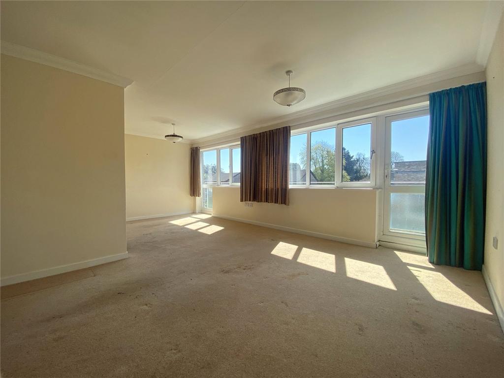 Lower Pennington Lane, Pennington, Lymington, Hampshire, SO41 2 bed apartment for sale £325,000