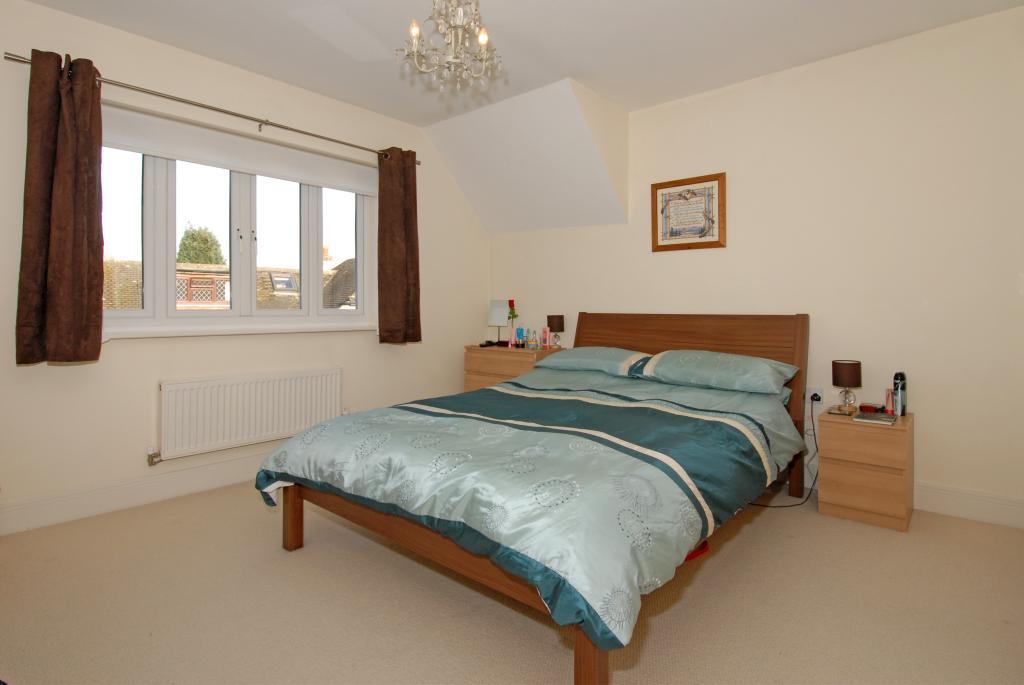 Church Road, Byfleet, KT14 4 bed detached house £2,750 pcm (£635 pw)