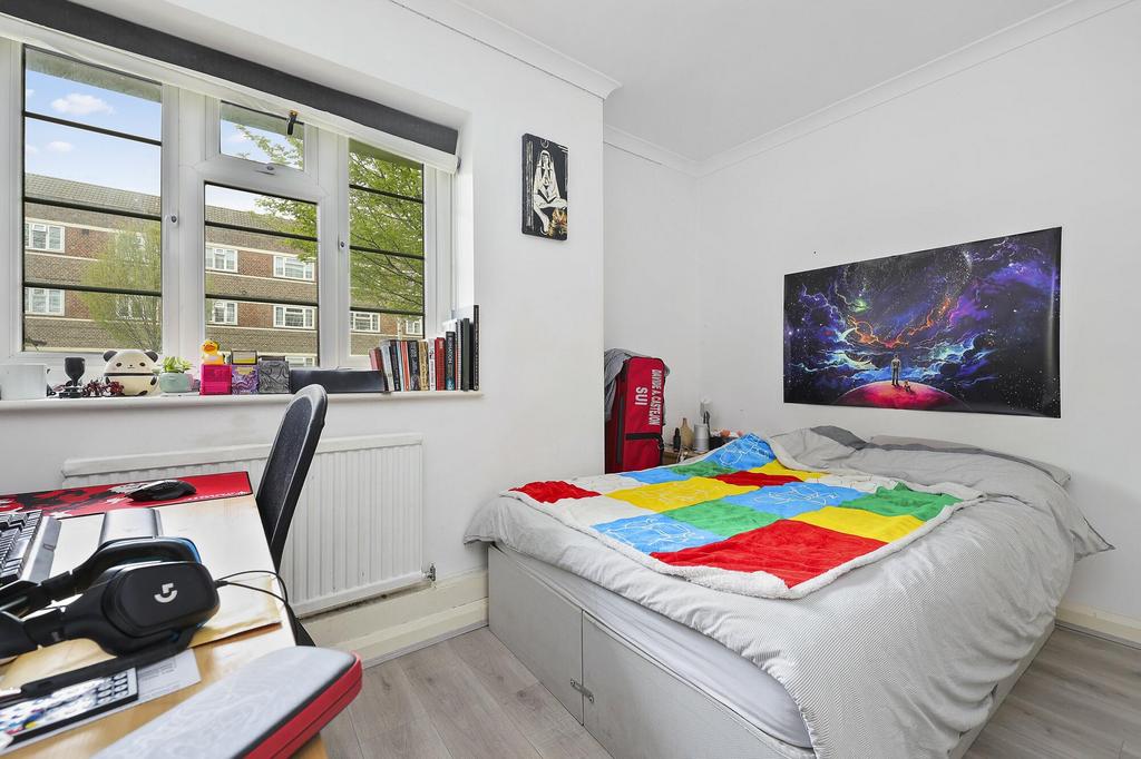 Harford Street, London E1 3 bed flat - £2,500 pcm (£577 pw)