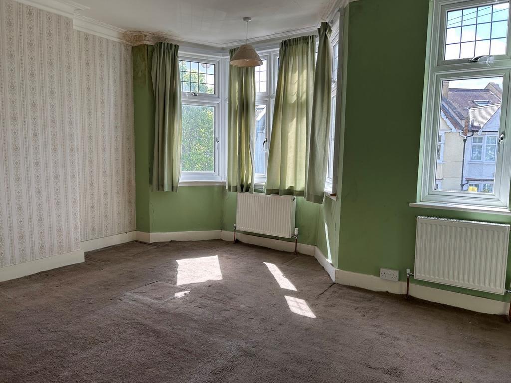 Rosslyn Avenue, Barnes, SW13 2 bed house £850,000