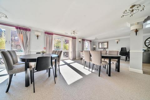 1 bedroom retirement property for sale, Newbury,  Berkshire,  RG14