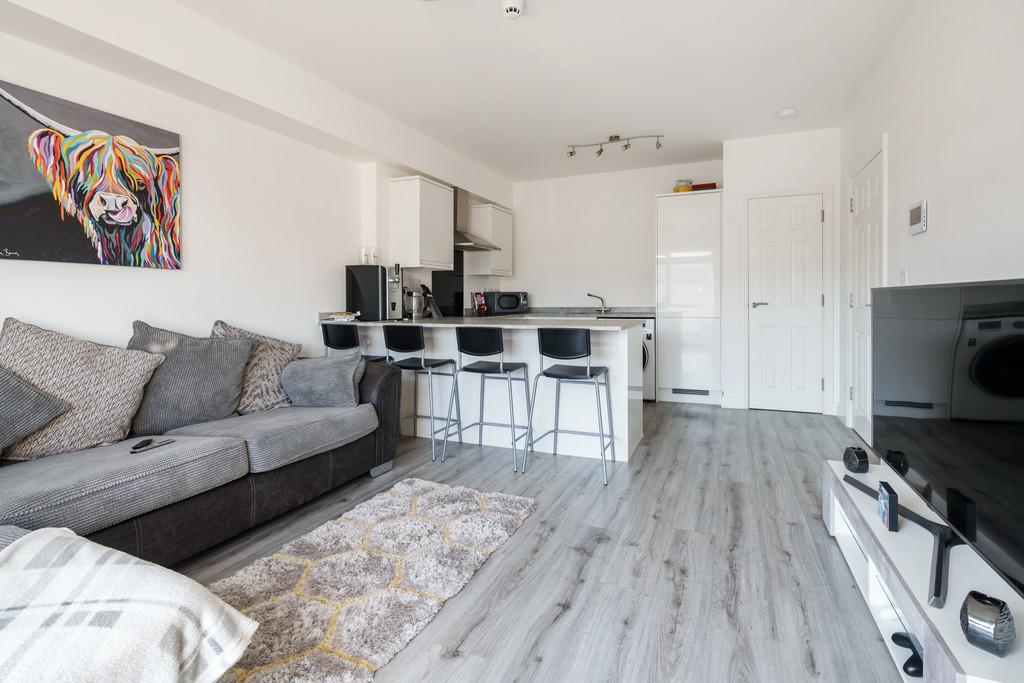 Open plan living &amp; kitchen
