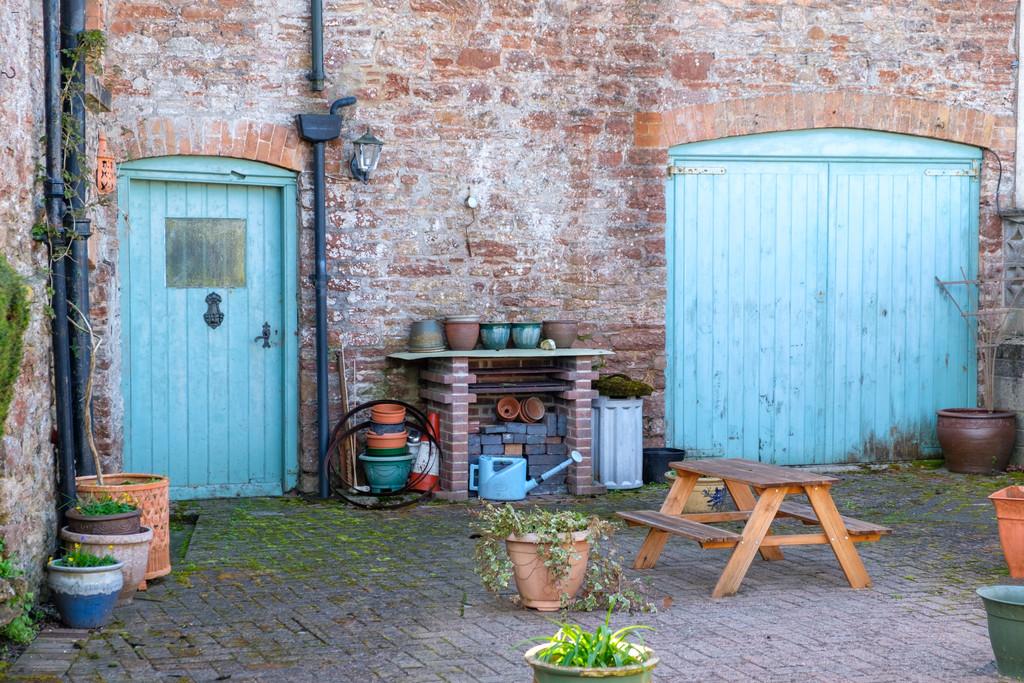 Courtyard garden with garage/workshop