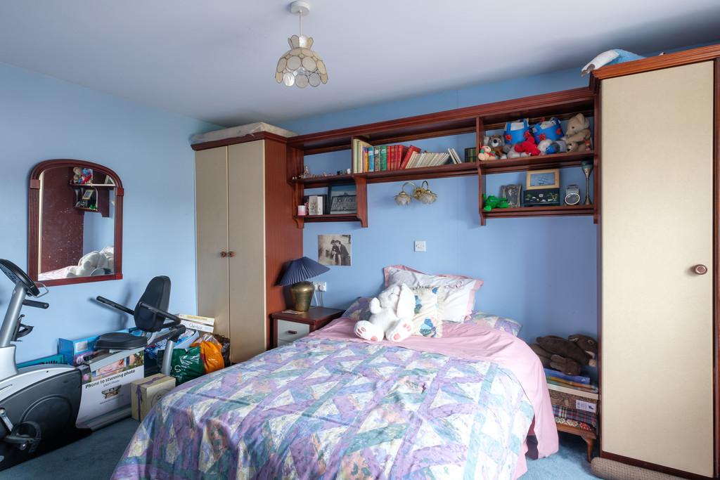 Double bedroom with en suite shower room