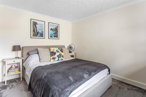 49 Oswald Close, Fetcham, Leatherhead, KT22 9UA