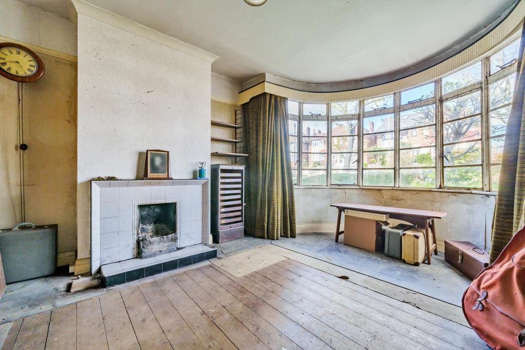 Hampden Way, Southgate 4 bed semidetached house for sale £600,000