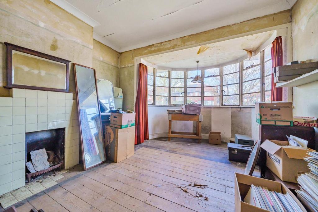 Hampden Way, Southgate 4 bed semidetached house for sale £600,000