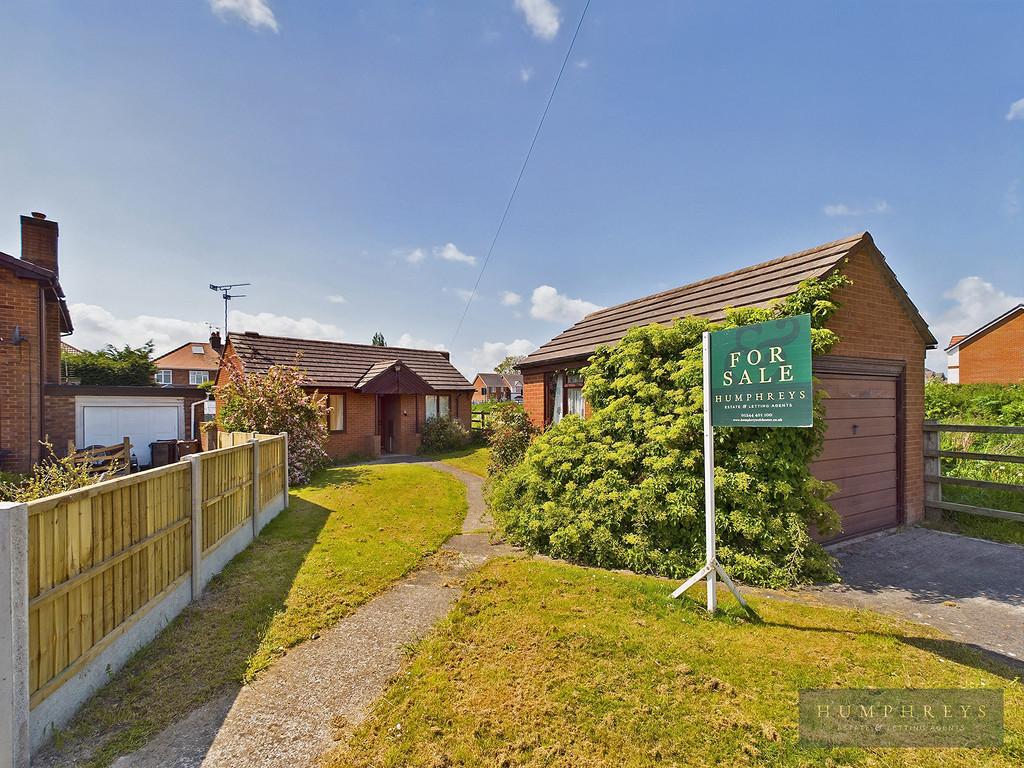 Carlton Avenue, Saltney, Chester 2 bed detached bungalow £200,000