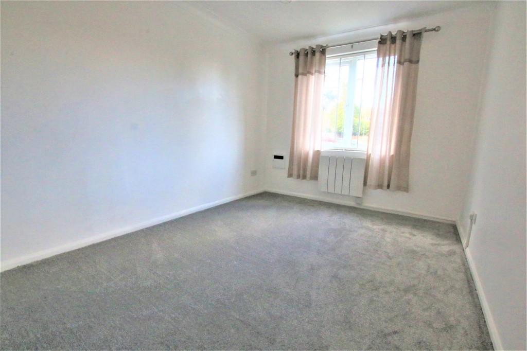 Colnbrook 1 bed apartment £1,100 pcm (£254 pw)
