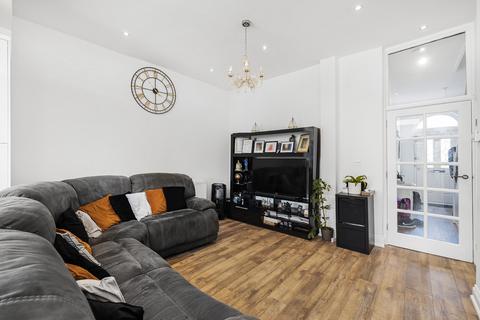 17 Khama Road, London, SW17 0EN