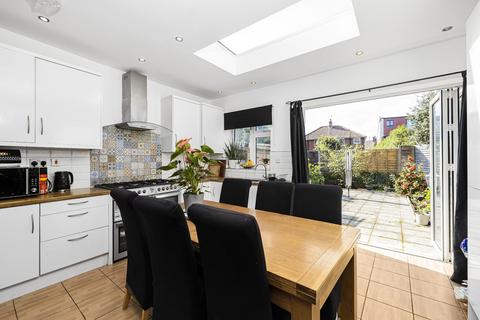 17 Khama Road, London, SW17 0EN