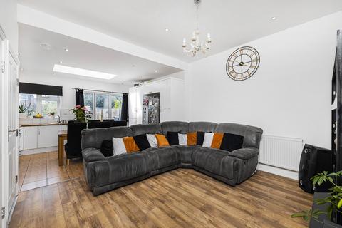 17 Khama Road, London, SW17 0EN