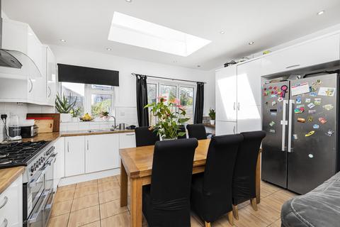 17 Khama Road, London, SW17 0EN