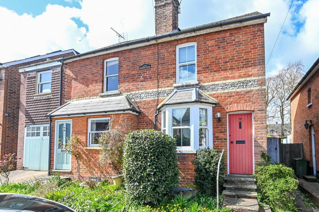 Down Road, Merrow, Guildford, GU1 2 Bed Cottage - £1,700 Pcm (£392 Pw)