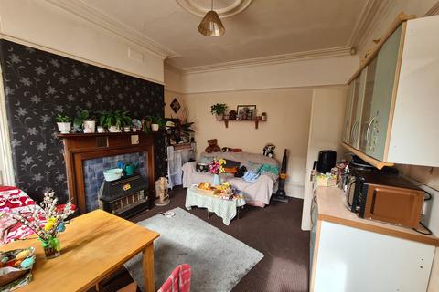 11 Spring Place, Bradford, BD7 1RG