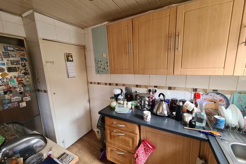 11 Spring Place, Bradford, BD7 1RG