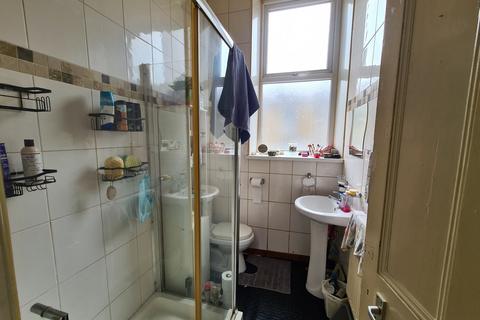 11 Spring Place, Bradford, BD7 1RG