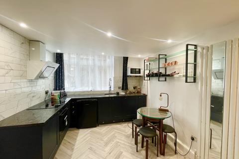 1 bedroom flat to rent, Holloway Road,, London  N7
