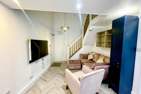 1 bedroom flat to rent, Holloway Road,, London  N7