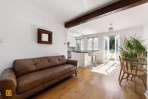 4 Wordsworth Walk, London, NW11 6AU