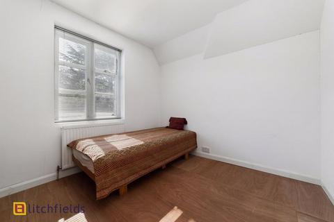 4 Wordsworth Walk, London, NW11 6AU