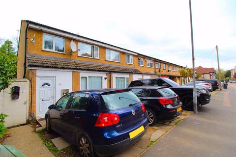 6 bedroom end of terrace house for sale - Downs Road, Luton