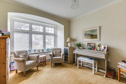 11 Warren Park, Warlingham, CR6 9LD